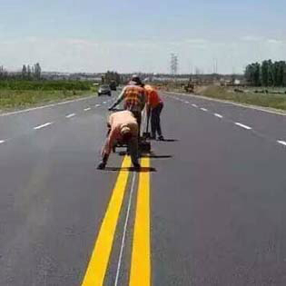 哈爾濱廠區(qū)道路劃線、學(xué)校停車場劃線施工